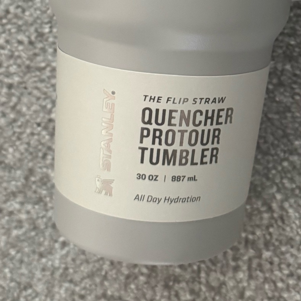 Stanley Flip straw Quencher Protour Tumbler 30 oz - Picture 3 of 3